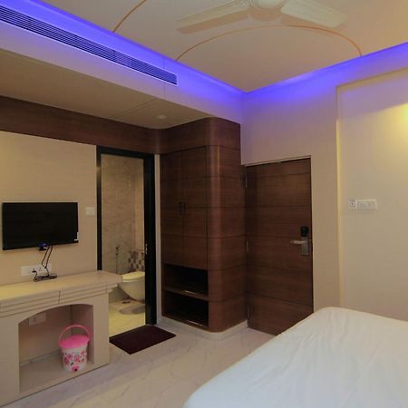 Hotel Sai Dharam Palace Ширди Екстериор снимка