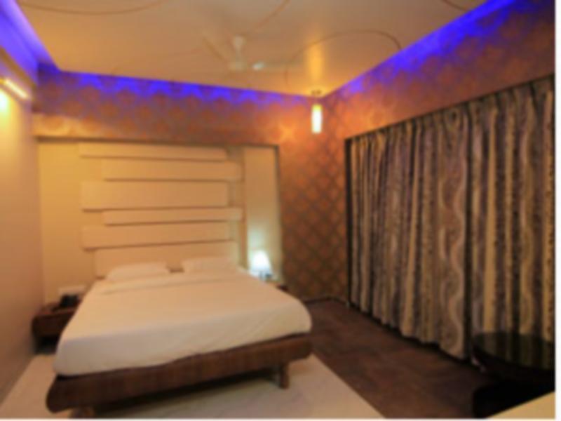 Hotel Sai Dharam Palace Ширди Екстериор снимка