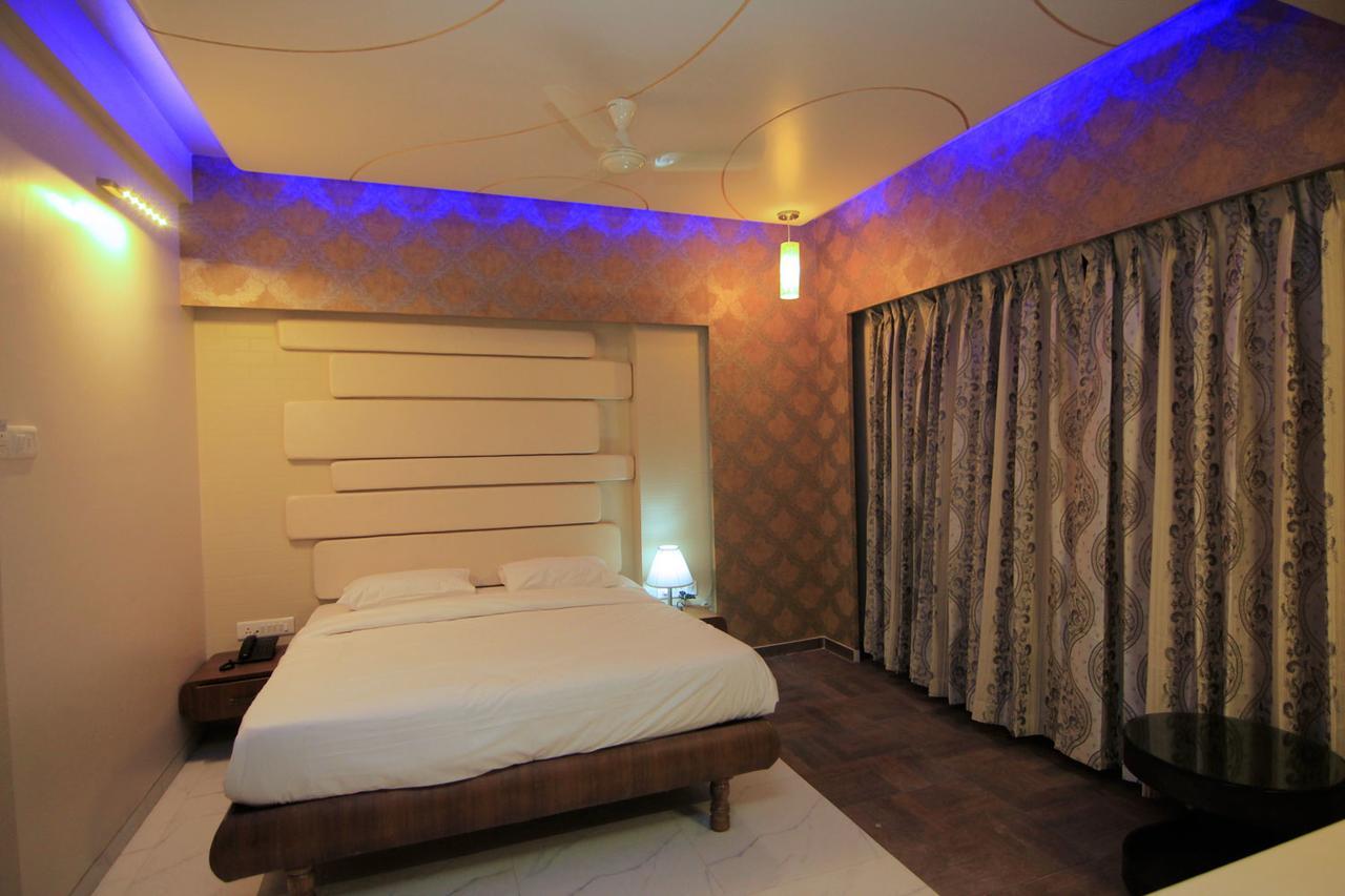 Hotel Sai Dharam Palace Ширди Екстериор снимка