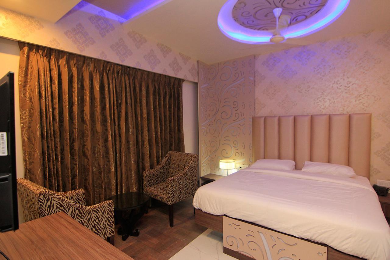 Hotel Sai Dharam Palace Ширди Екстериор снимка
