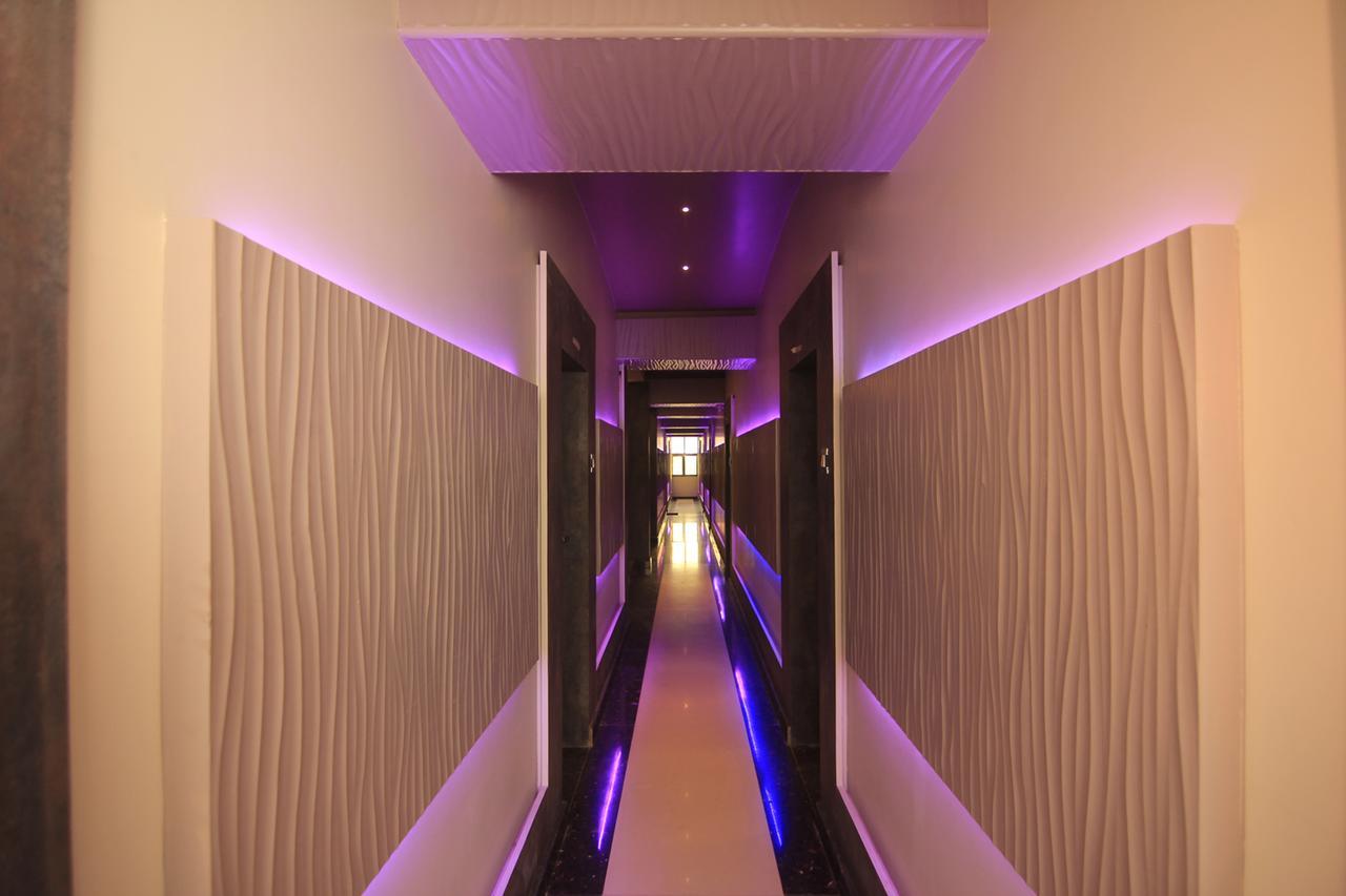 Hotel Sai Dharam Palace Ширди Екстериор снимка