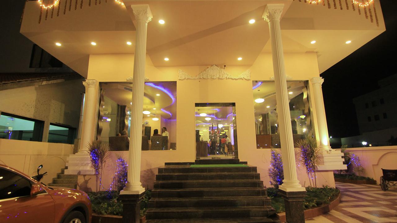 Hotel Sai Dharam Palace Ширди Екстериор снимка