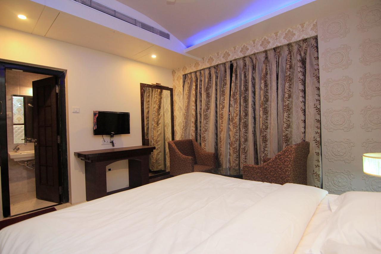 Hotel Sai Dharam Palace Ширди Екстериор снимка