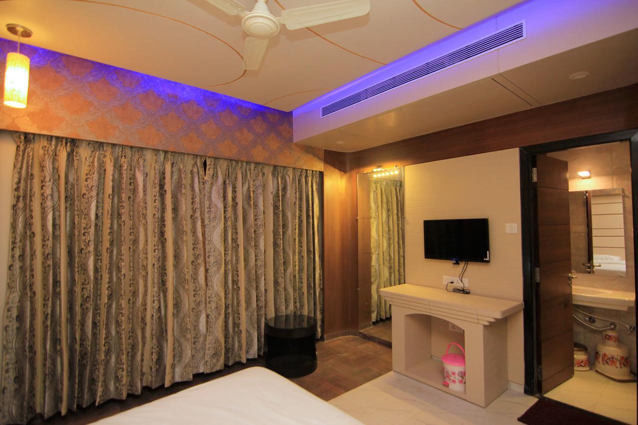 Hotel Sai Dharam Palace Ширди Екстериор снимка