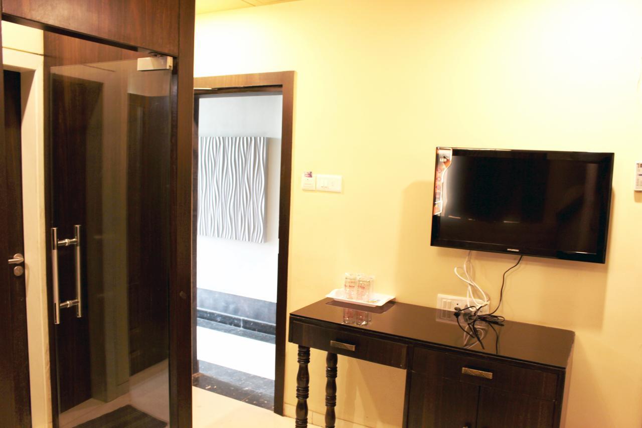Hotel Sai Dharam Palace Ширди Екстериор снимка